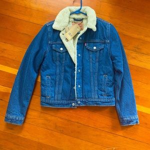 Levi’s Womens Denim Jacket Sherpa Lining